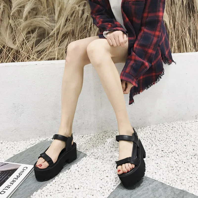 Сандалии женские в готическом стиле босоножки на толстой платформе квадратный