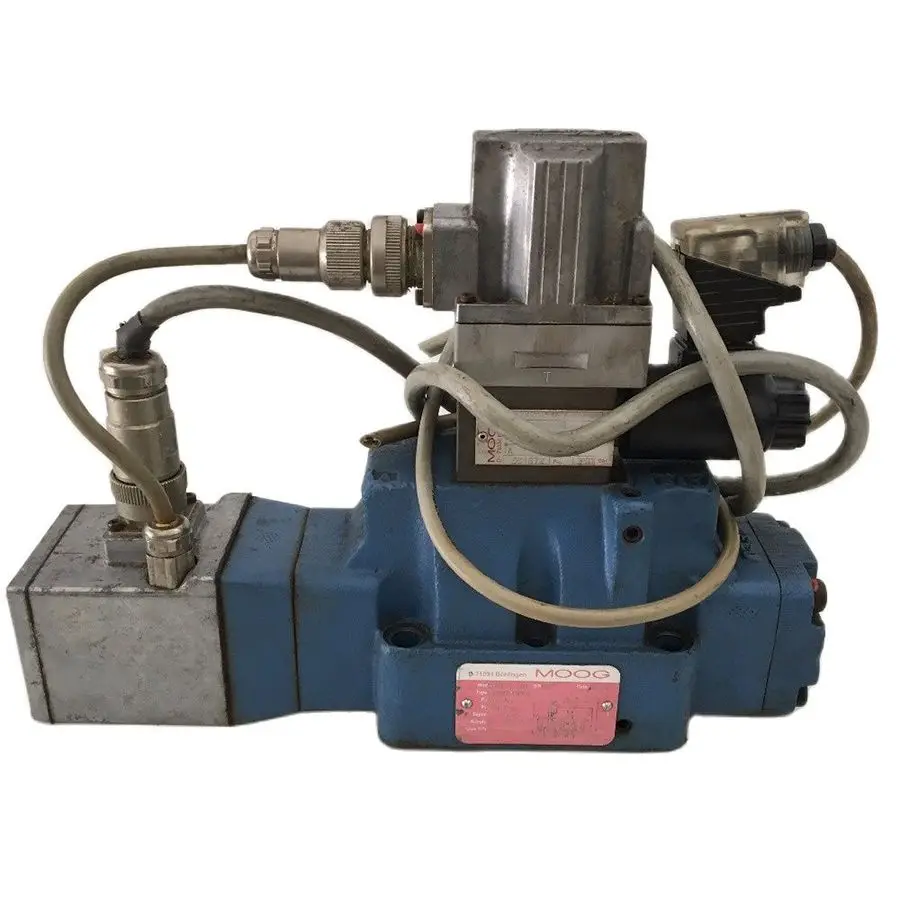 

D662-1714G + D061-851C Moog Servo Value Used