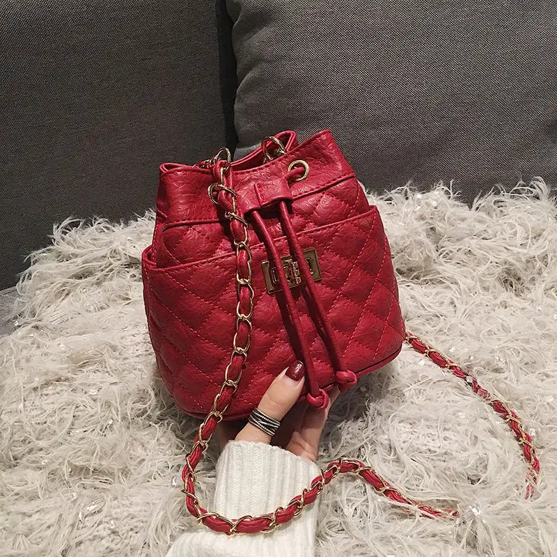 Новые женские сумки 2020 летние маленькие через плечо на цепочке для путешествий и