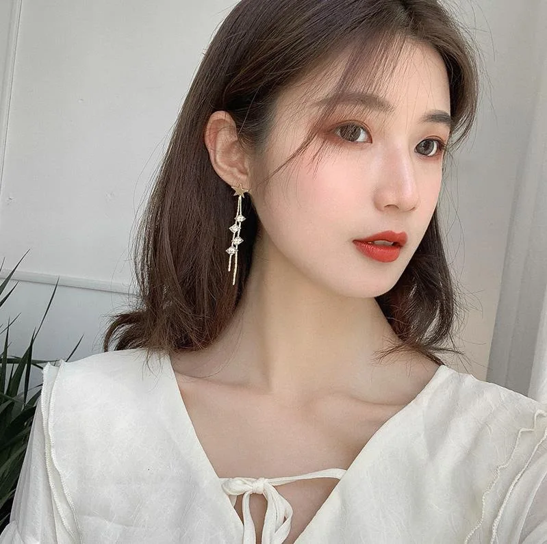 

2019 новая волна в Корейском стиле с рисунком пятиконечной звезды шипованные серьги личности длинные темперамент серьги с джокером серьги Дл...