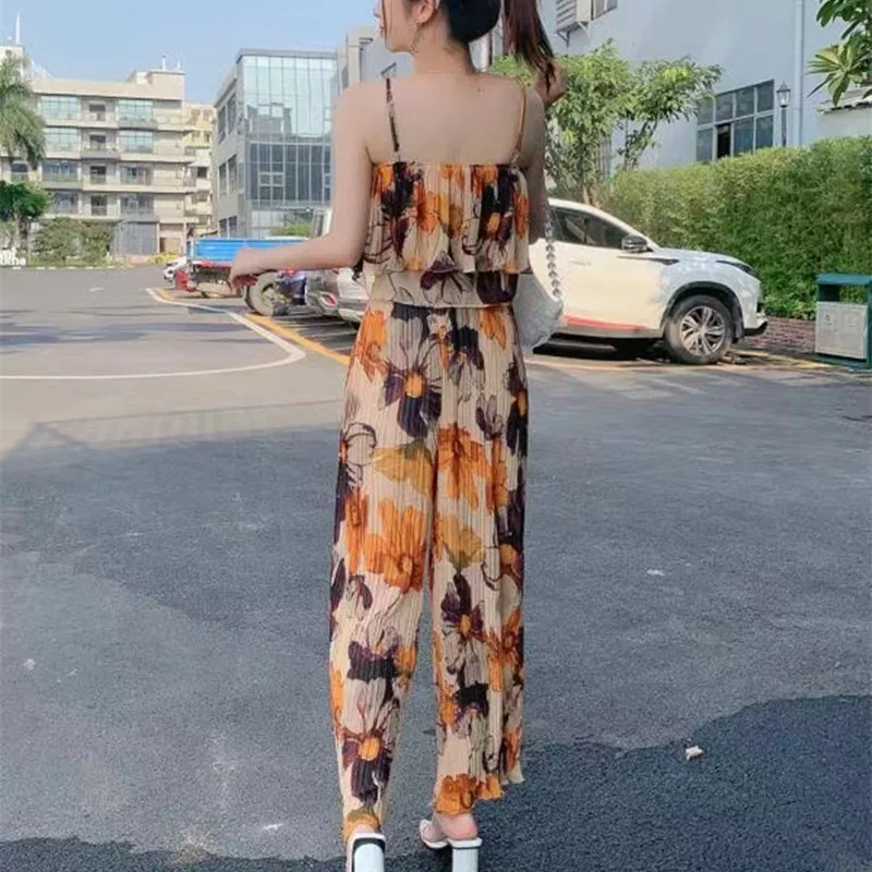 Женский топ на тонких бретельках с цветочным принтом и плиссированные