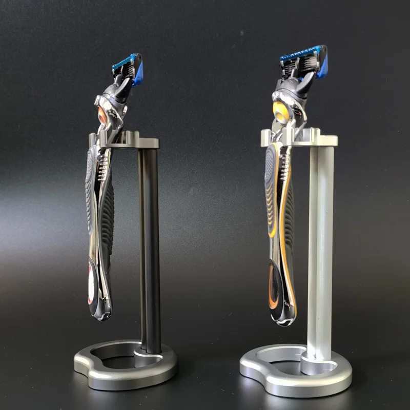 

Berjaya Aluminum Shaver Stand and the Sahving Razor Blade Handle Set