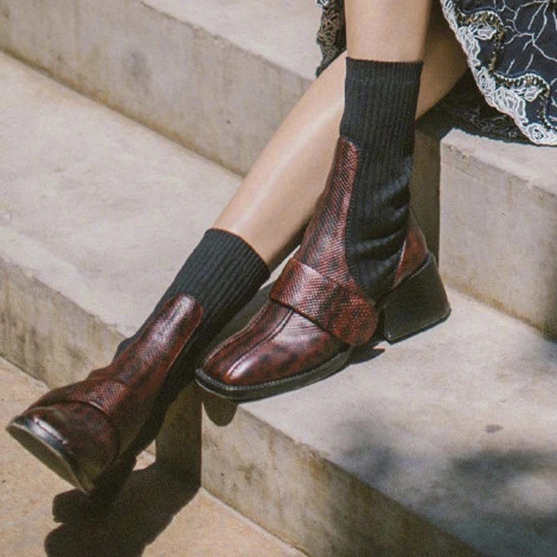 Женские высокие сапоги из кожи питона черные до середины голени Осень зима