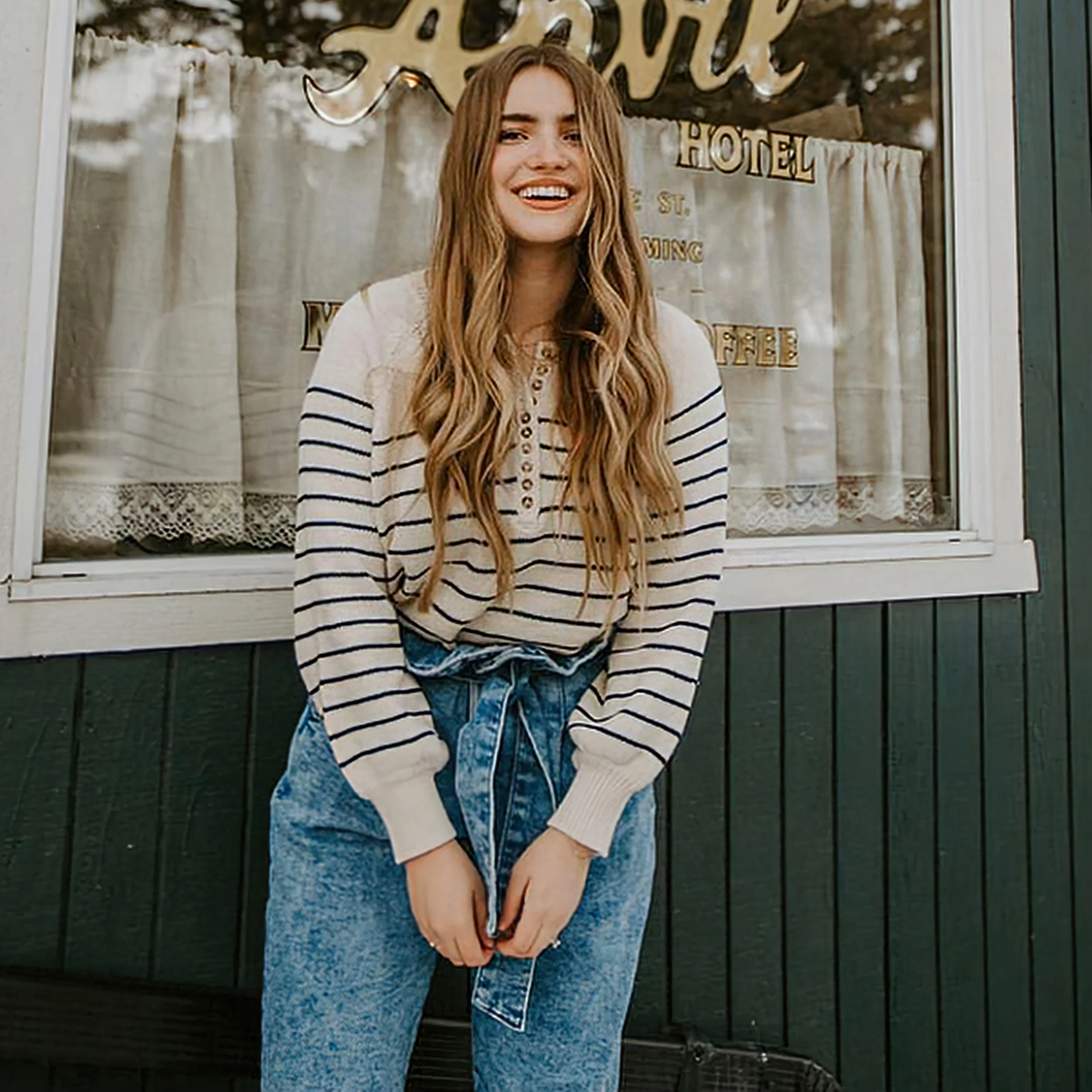 

2021 Autumn Black White Striped Knitted Sweater Button Round Neck Puff Sleeve Top Women Loose Long sleeved Oversize Sweater