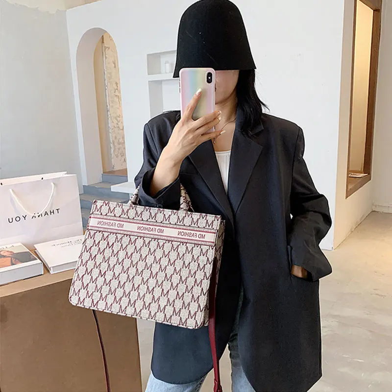 

New Brand Designer Shouder Bags Women Crossbody Bags Lady Retro Luxury Small Handbags Totes Large Capacity Elegant Handbags HOT