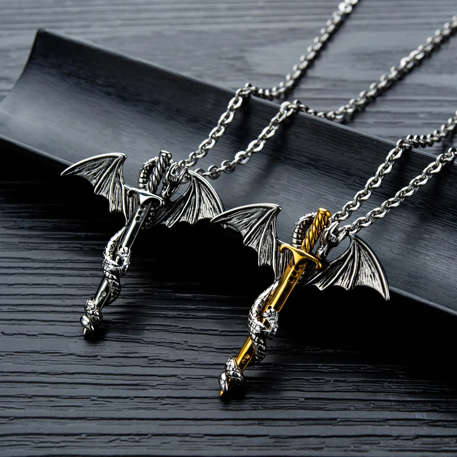 

Cross Men's Necklace Creative Flying Dragon Sword Domineering Stainless Steel Color Golden Men's Pendant Gift Jewelry 2021 Trend