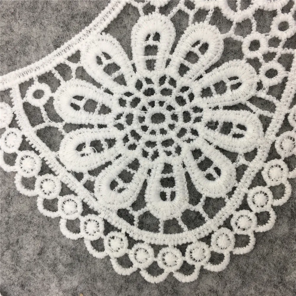 Белая вышитая кружевная аппликация на воротнике изысканное украшение отделка