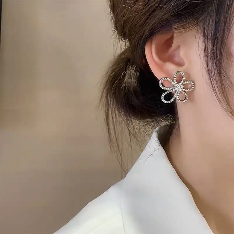 

Stud Earrings Women Super Fairy Rhinestone Flower Earring for Ladies Retro Hollow Geometric Fashion Jewelry Girls Korean Brincos