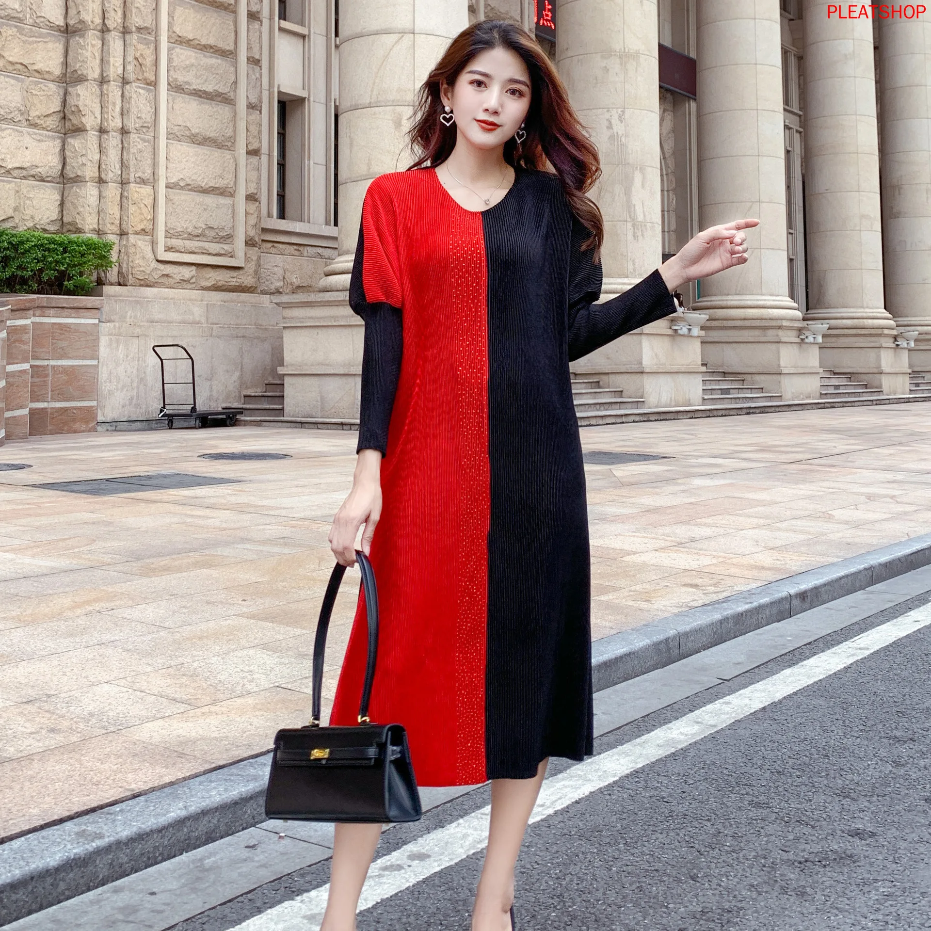 

New Style for Autumn and Winter Elegant Casual Loose Contrasting Color Slimming Dress Miyake Pleated Large Size Dress
