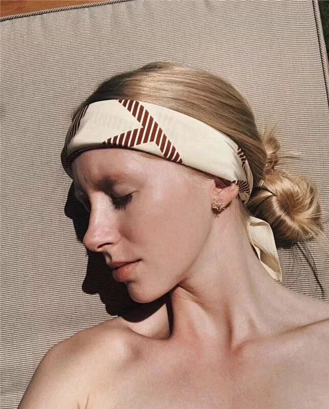 Женский платок в полоску ElfStyle шарф из 100% шелка с монограммой красного цвета