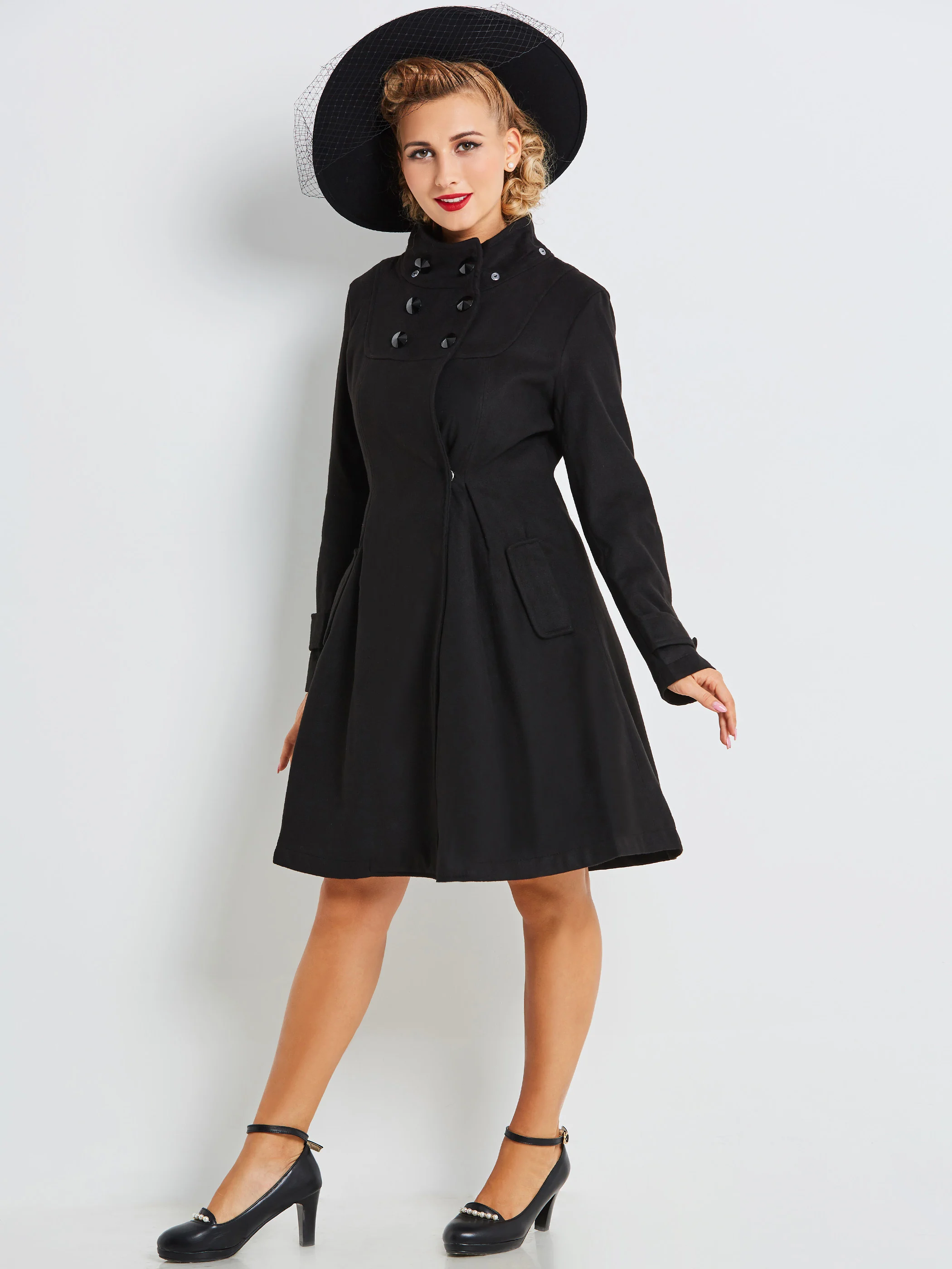 Женское винтажное пальто на пуговицах черное приталенное с капюшоном в стиле