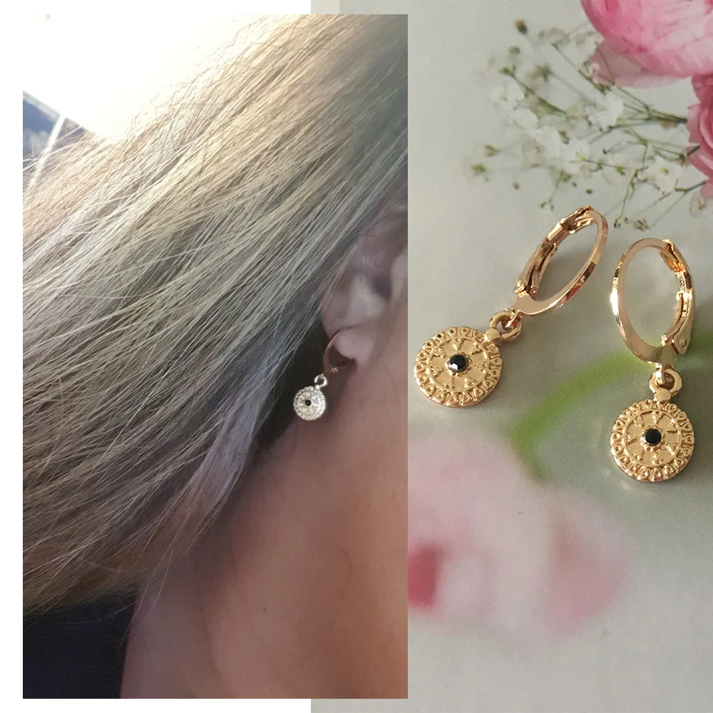 Милые женские серьги золотого цвета с покрытием из черного камня круглые кольца