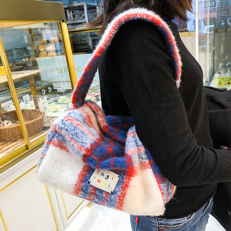 

Plaid Women's Shoulder Bag Top Bags Handle Plush Lady Handbags Faux Fur Autumn Winter Fashion Female Tote Shopper 2022 New