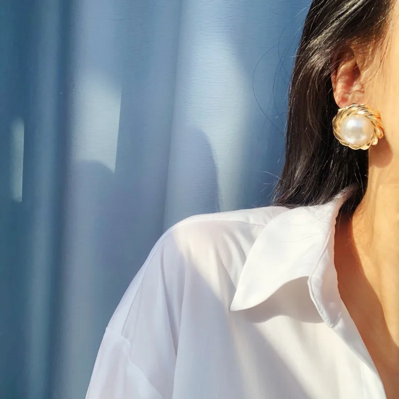 

F.J4Z Hot Chunky Stud Earrings Fashion Gold Color Alloy Twisted Circle Simulated Pearl Big Earrings Women Stars Jewelry Dropship