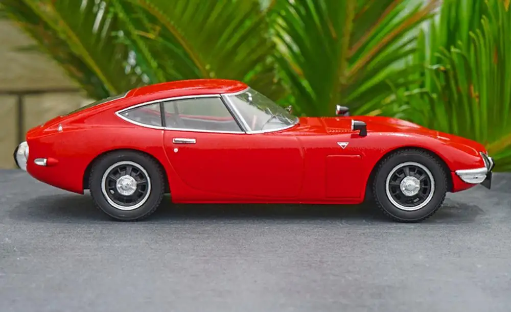 Triple9 1/18 Масштаб Toyota 2000 GT 1967 красный литье под давлением модель автомобиля коллекция