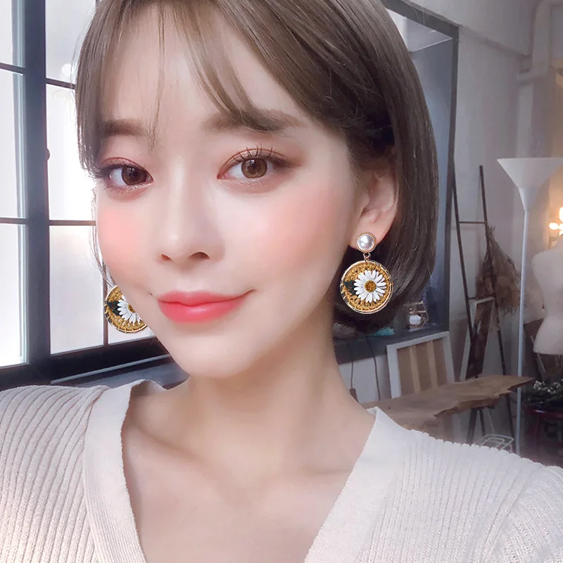 Женские акриловые серьги клипсы в виде лепестков летние пляжные Корейском стиле