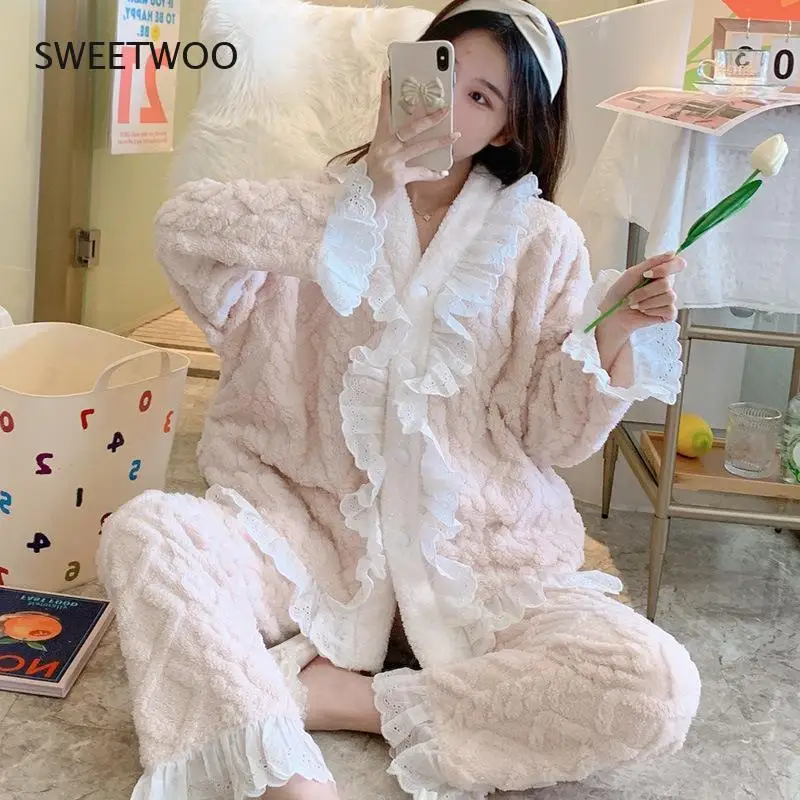 

2021 Winter Cardigan New Flannel Pajamas Women Fashion Lace Lace Palace Pajamas Coral Fleece Home Wear