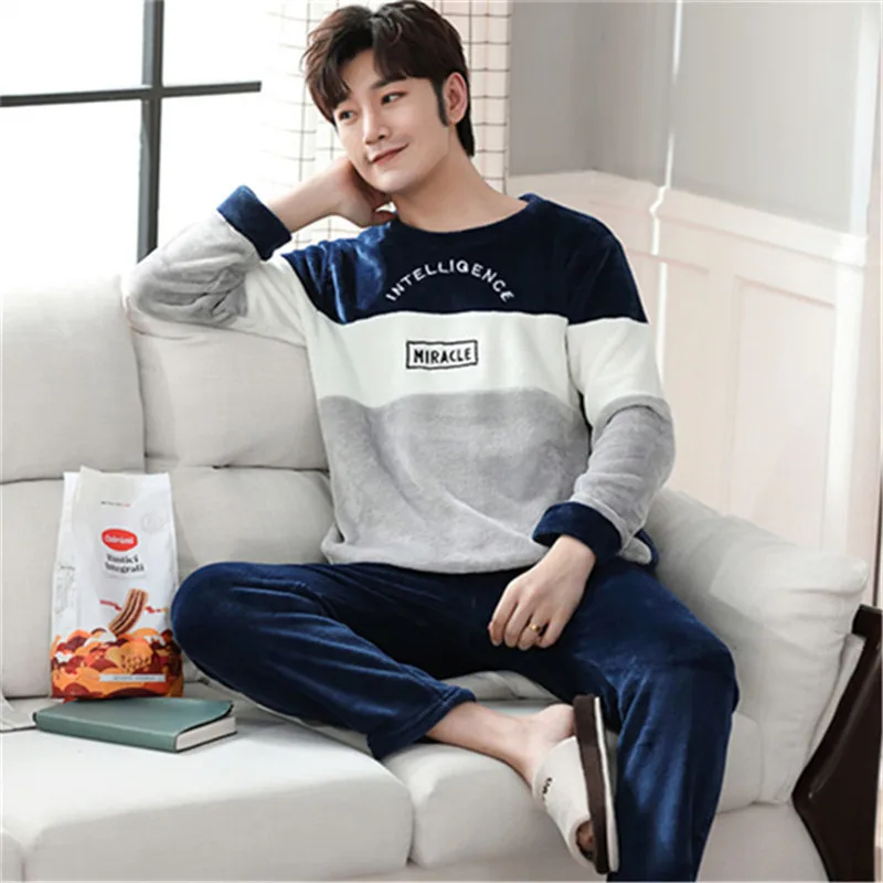 Thicken Flannel Men's Pajamas 2 Pieces Suit Fashion Print Feather Home Clothes Loose Soft Homewear Pajamas Warm Winter Sleepwear