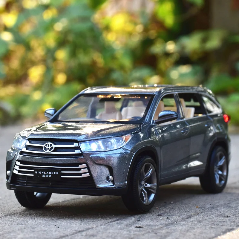 Модель автомобиля Toyota Highlander 1:32 литой автомобиль из сплава Игрушечная модель