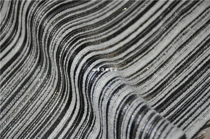 Бесплатная доставка 100% вискоза флокирующая ткань полосатая в 3D стиле черно-белая