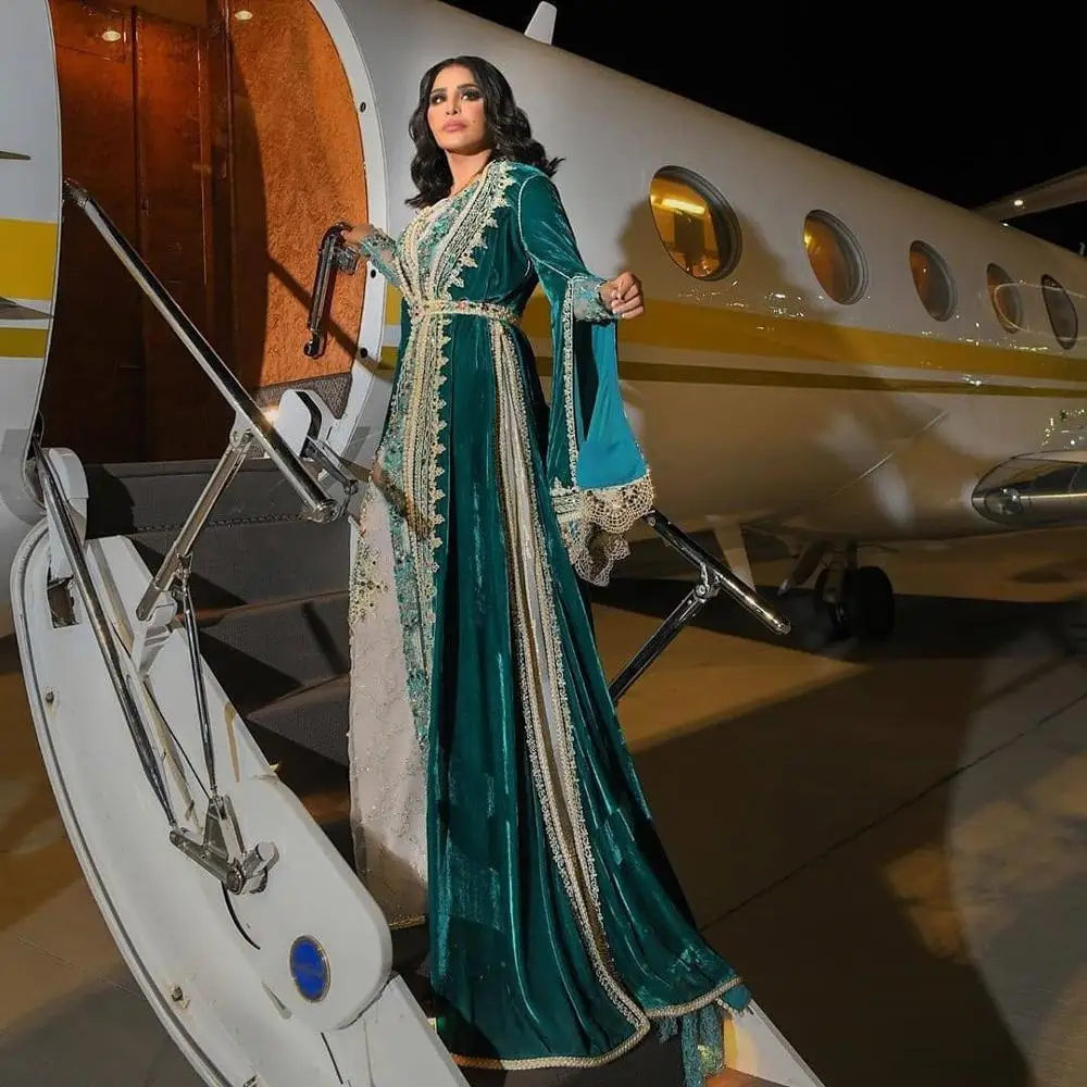 

Luxury Lace Moroccan Kaftan Dubai Dress Beaded Appliques Long Plus Size Evening Dress Islamic Muslim Velour Party Gowns