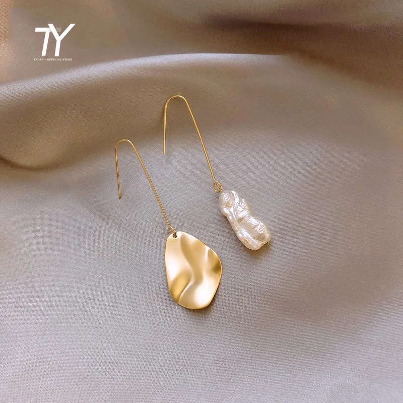 

2020 new geometric irregular metal Earrings Korean sexy jewelry temperament Baroque Pearl Earrings women's party Earrings