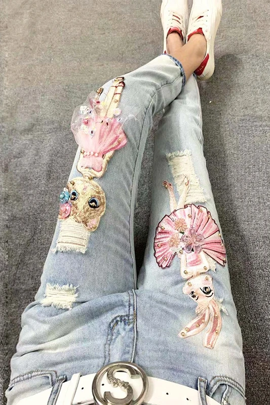 

2021 Spring and Summer New High Waist Cropped Jeans Female Fashion Cartoon Pattern Beaded Ripped Baggy Pants Women