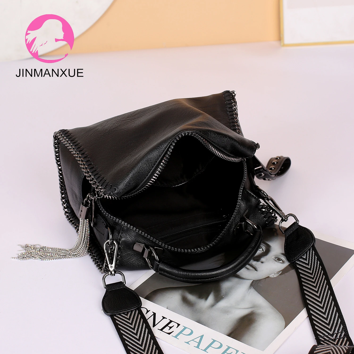 

Luxury brand Rivet Women Handbag Fashion Wide Strap Women Shoulder Bags Chain Tassel Design Ladies Crossbody Bag Boston Tote Bag