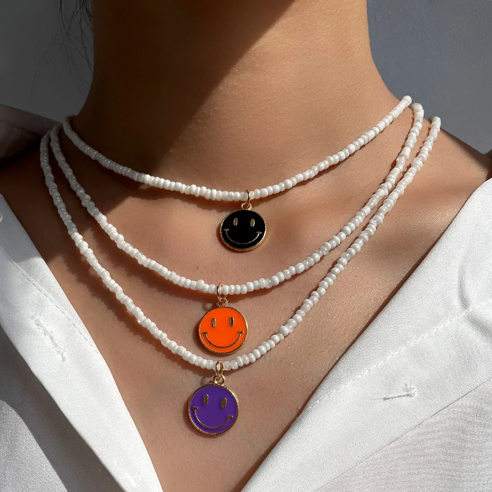 

Bohemia Colorful Smiley String Beaded Necklace For Women White Rice Bead Choker Enamel Pendant Necklaces Summer Vacation Jewelry