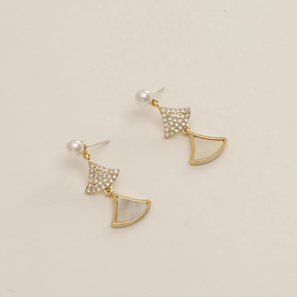 

S925 Silver Ear Needle Stud Earrings Natural Mother Shell FanWith Zircon Brass 14kReal Gold Korea Jewelry for Women HYACINTH