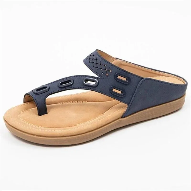 

Designer women's sandals 2020 new flip flops beach shoes flat large size women's slippers fashion casual light women's shoes