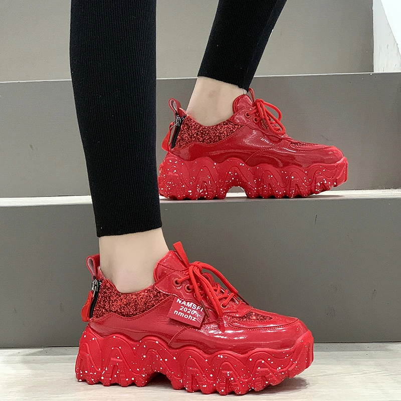 Женские зимние кроссовки из лакированной кожи черные красные серебристые или