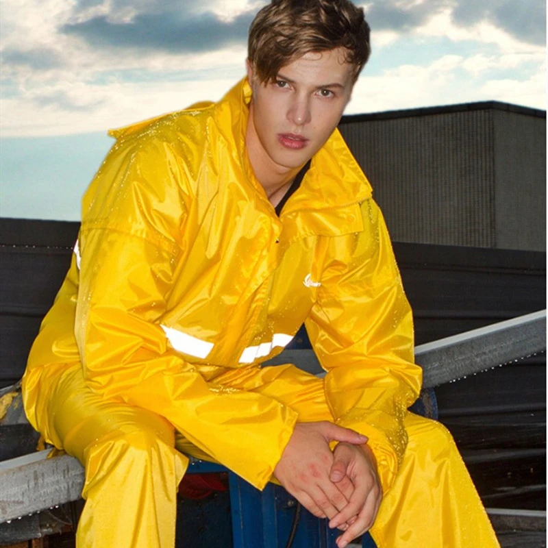 Горячие мужчины женщины на открытом воздухе кемпинга Рыбная ловля плащ-костюм