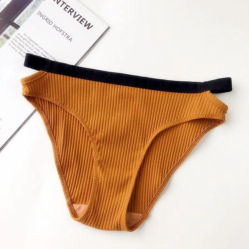 Womenswear Soft Cotton But No Rims Brassiere Brief Removable Breast Pad Ladies Sexy Hollow Out Design Underwear Set