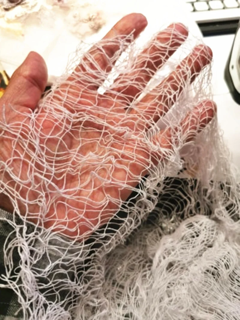 Сетчатая ткань для Хэллоуина суперразмерная жуткая серые черные белые