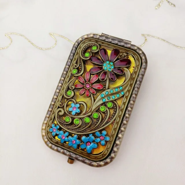 

2-face Folded Pocket Mirror Vintage Hollow-out Carving Rhinestone Mirror with Gift Box Portable Makeup Mirror Hand Mirror
