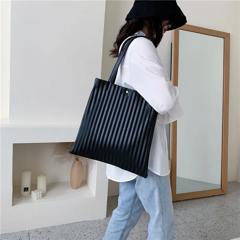 

Large Capacity Striped Women's Shoulder Bag High Quality Armpit Bag Female Designer Luxury Handbag Underarm Bags Brand Tote