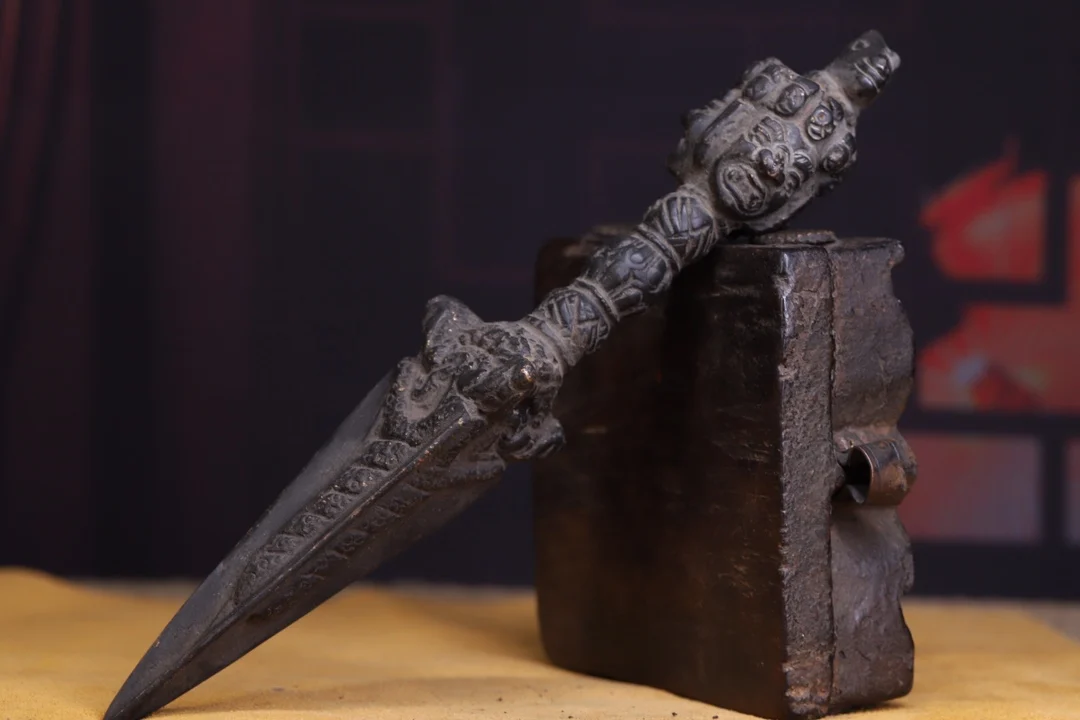 Коллекция тибетских храмов 9 дюймов старая бронза трехсторонняя голова Будды