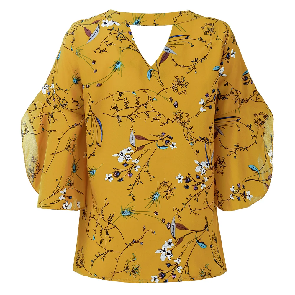 Женская футболка с маленьким цветочным принтом Расклешенным рукавом и разрезом