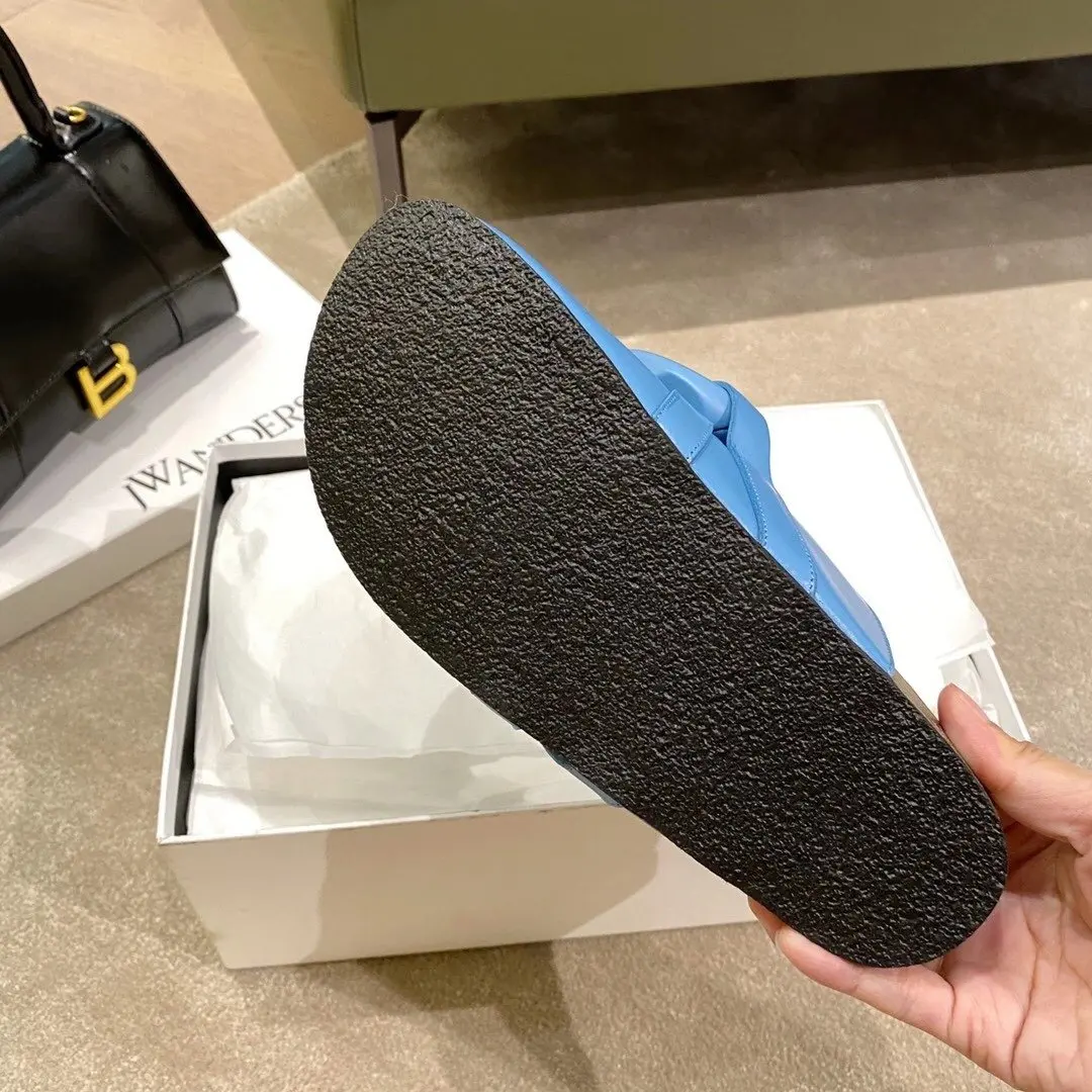 

2020 new Baotou semi-slippers women's chain to wear fashion leather big toe shoes thick-soled loafers Muller fur shoes