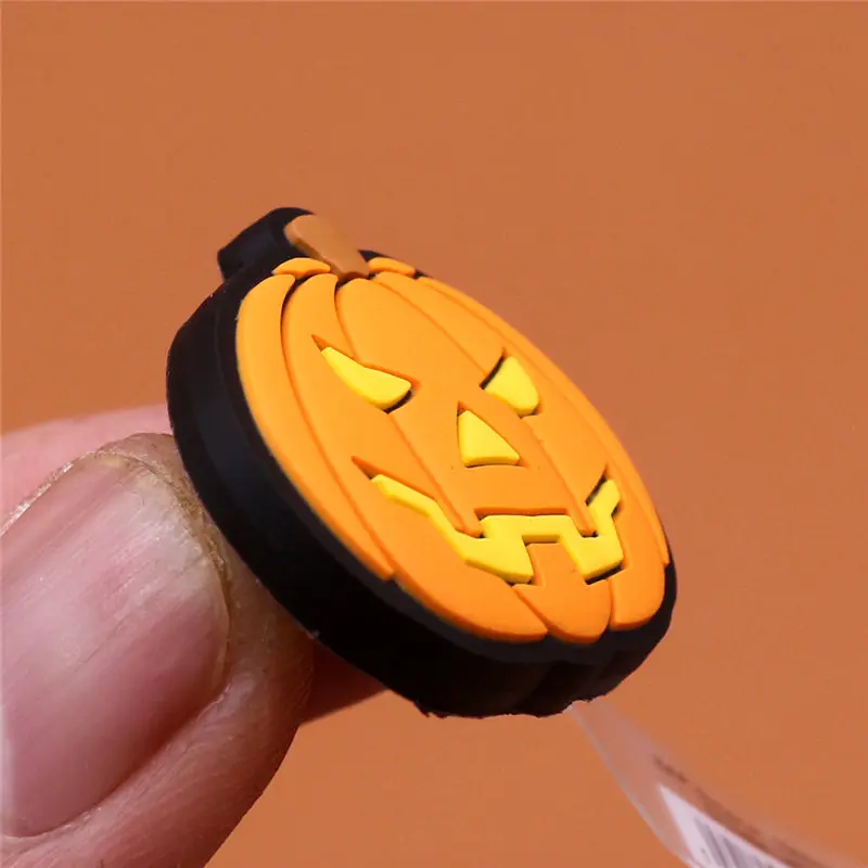 Original PVC Croc Shoe Charms NEW Skeleton Cartoon Bus Alien Pumpkin Lantern Slippers Decorations for Jibz Kids Party Gifts U196