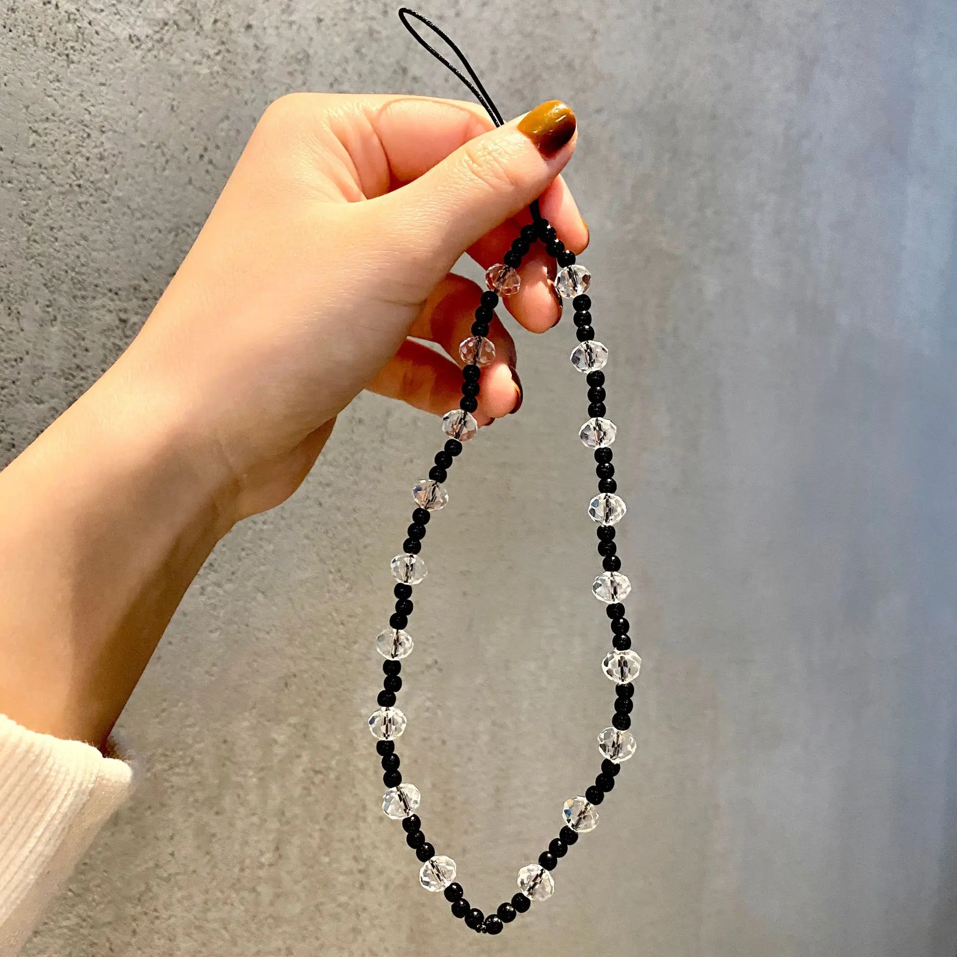 

Женская цепочка с кристаллами, черно-белая