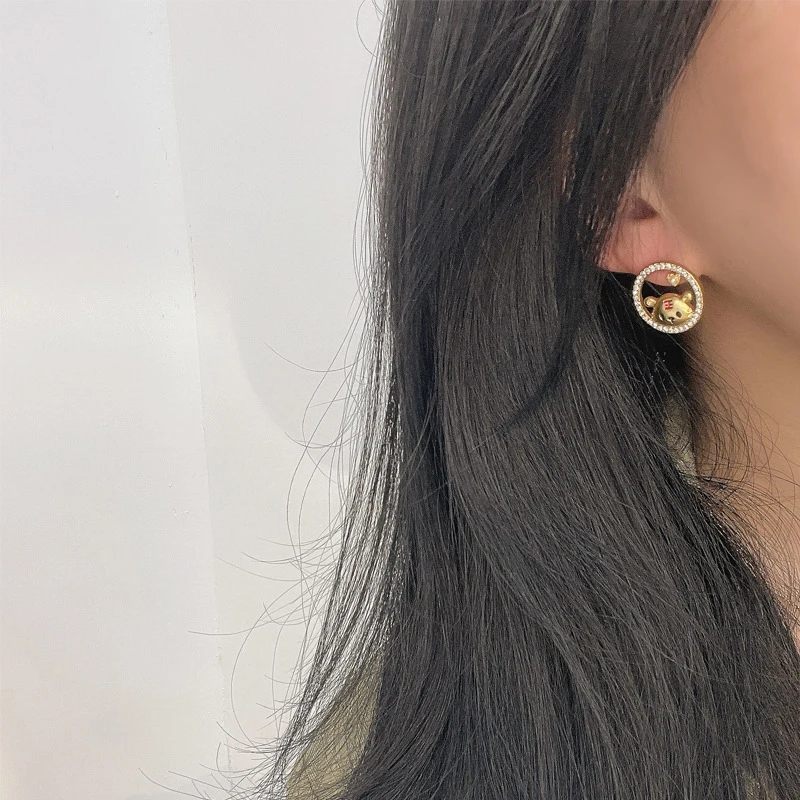 

Cartoon Cute Tiger Earrings Temperament Exquisite Small Rhinestone Earrings Female Baroque Lovely Silver Needle Earrings