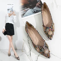 womens national wind cloth pointed flat shoes 2021 spring temperament shallow water drill rivet online celebrity ladybug