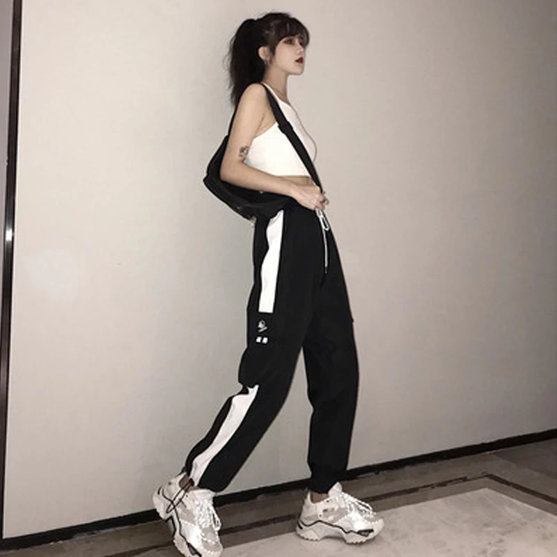 

Hot Big Pockets Cargo Pants Women High Waist Loose Streetwear Pants Baggy Tactical Trouser Hip Hop 2020 New Joggers Pants