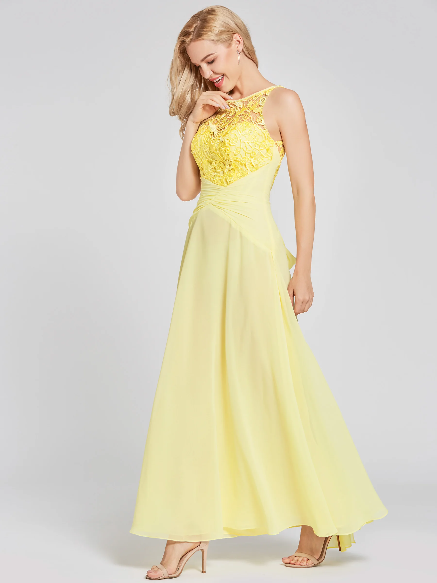 Женское кружевное длинное вечернее платье с открытой спиной и глубоким вырезом