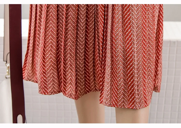 Плиссированное шифоновое платье женское осеннее с принтом облегающее