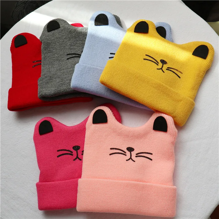 

Шапка детская вязаная однотонная с 3d-рисунком, на весну/осень