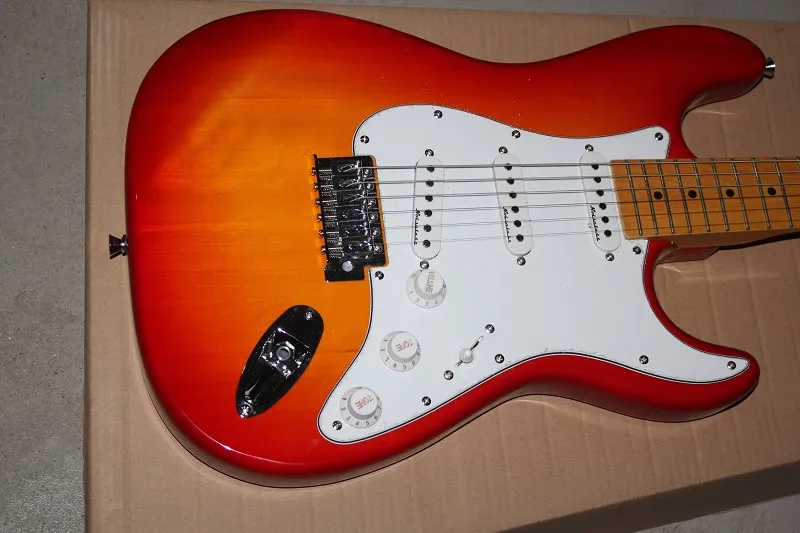 

Электрогитара st под заказ, фингерборд из палисандра, белая защита, пикап SSS, которую можно настроить по требованию