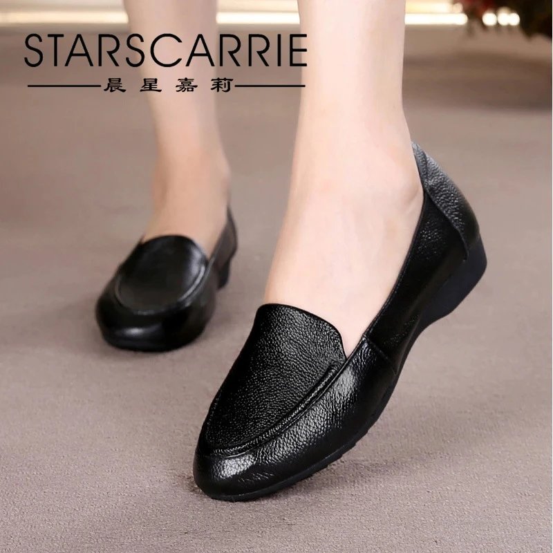 

Leather mother shoes comfortable single shoes soft sole antiskid flat bottom driving shoes spring and autumn women's shoes